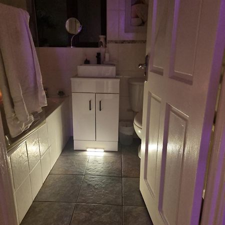 Spacious House City Skyline And Mountain Views Close Too Belfast Centre And Airports Free Parking Екстериор снимка