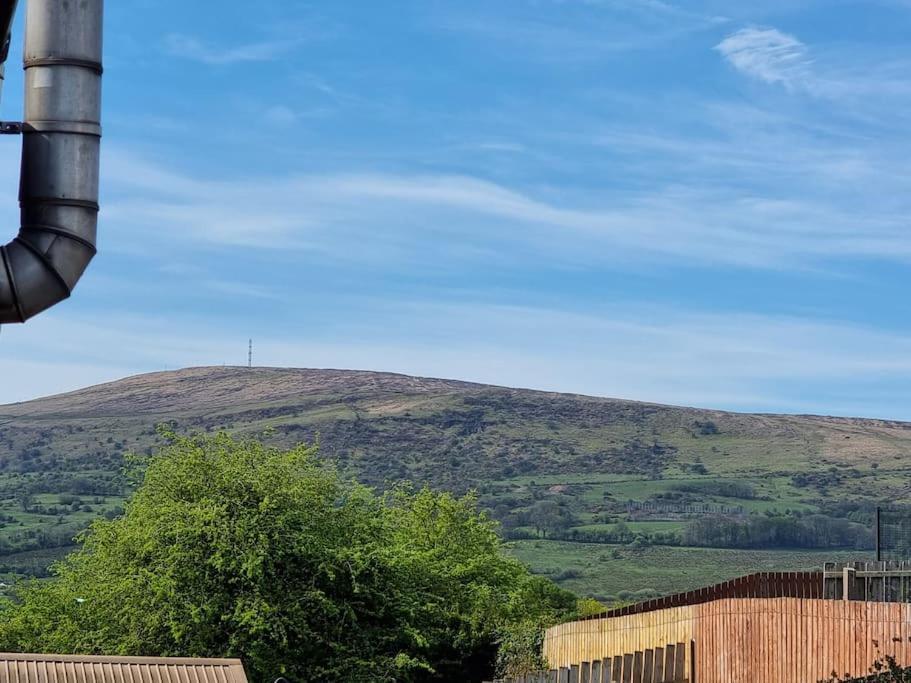 Spacious House City Skyline And Mountain Views Close Too Belfast Centre And Airports Free Parking Екстериор снимка