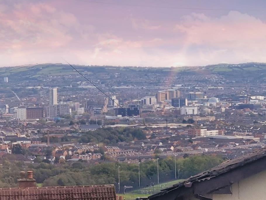 Spacious House City Skyline And Mountain Views Close Too Belfast Centre And Airports Free Parking Екстериор снимка