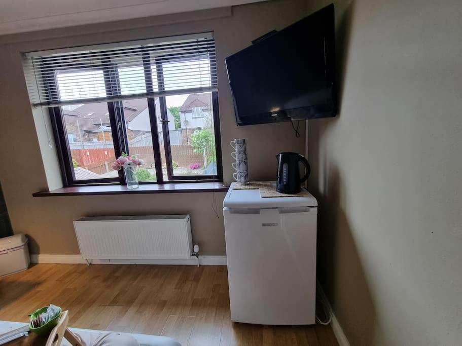 Spacious House City Skyline And Mountain Views Close Too Belfast Centre And Airports Free Parking Екстериор снимка