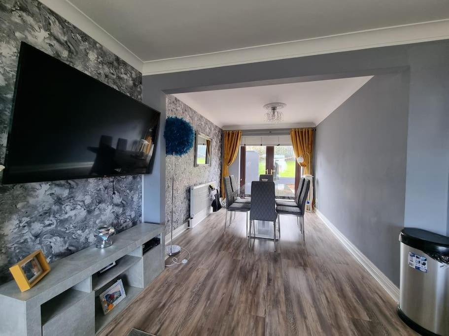Spacious House City Skyline And Mountain Views Close Too Belfast Centre And Airports Free Parking Екстериор снимка