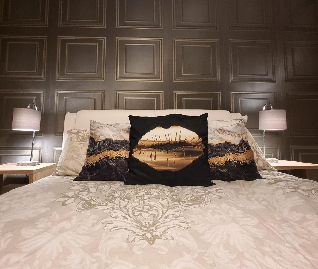 Spacious House City Skyline And Mountain Views Close Too Belfast Centre And Airports Free Parking Екстериор снимка