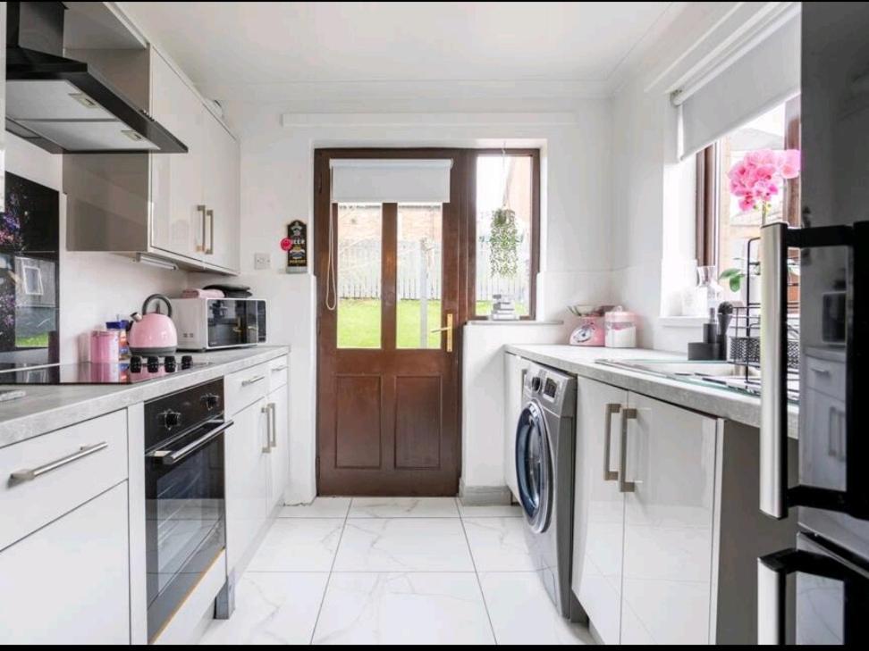 Spacious House City Skyline And Mountain Views Close Too Belfast Centre And Airports Free Parking Екстериор снимка
