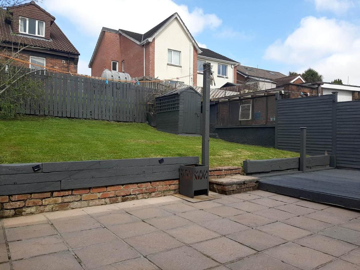 Spacious House City Skyline And Mountain Views Close Too Belfast Centre And Airports Free Parking Екстериор снимка